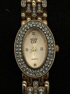 Vintage Elizabeth Taylor White Diamonds Gold Tone Oval Face Quartz Watch